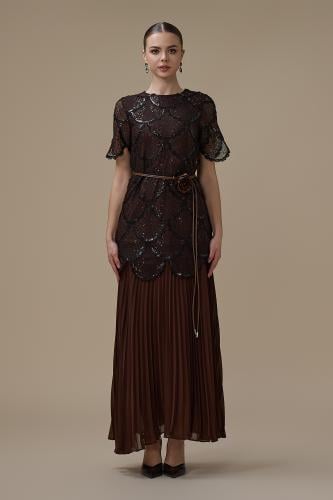 فستان دانتيل بني بتنورة بليسيه أنيقة