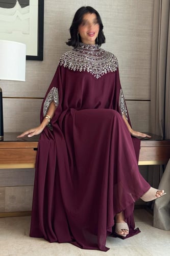 فستان ماكسي كيب مطرز لون عنابي