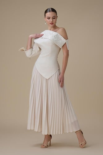 فستان طويل بيج بيليسه بكتف واحد