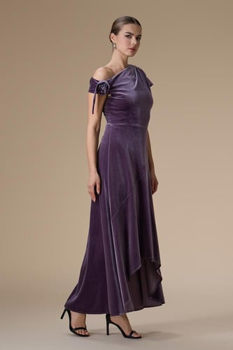 فستان موف ميدي مخمل بكتف واحد