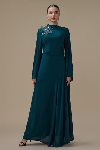 فستان طويل اخضر غامق بتفصيل زهرة أنيق