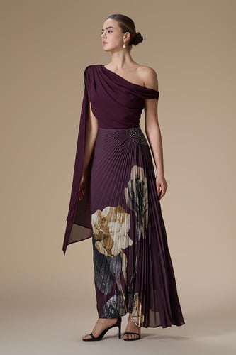 فستان عنابي طويل بكتف واحد