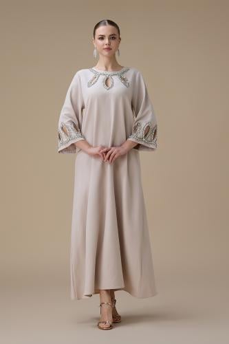 جلابية طويلة بيج بتطريز فضي