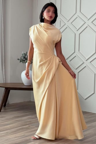 فستان كريب طويل بكسرات لون أصفر فاتح