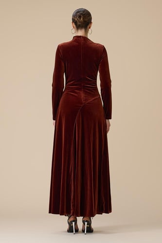 فستان كستنائي طويل مخمل