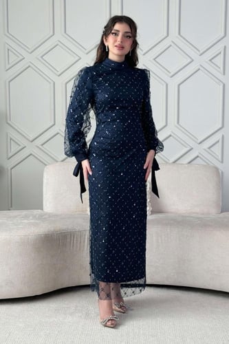 فستان ماكسي تول مزين بالؤلؤ