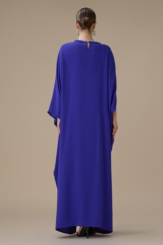 جلابية أنيقة باللون الأزرق بتطريز خرزي