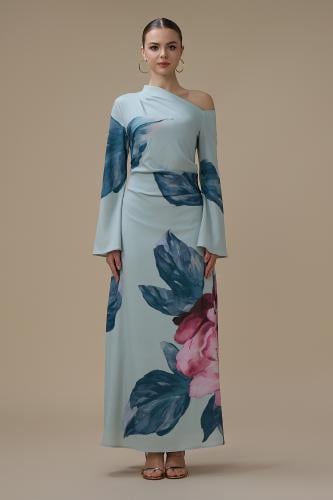 فستان طويل ازرق فاتح بنقشة زهرية بتصميم كتف واحد