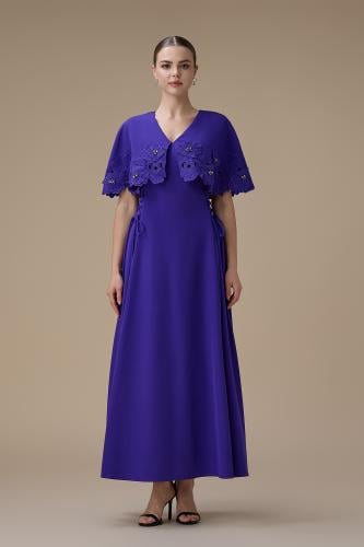 فستان بنفسجي طويل بكاب دانتيل أنيق