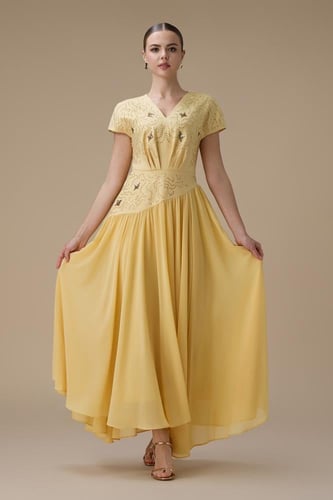 فستان طويل أصفر بتطريز ناعم