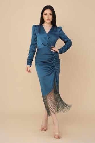 فستان تركواز ناعم بأكمام طويلة