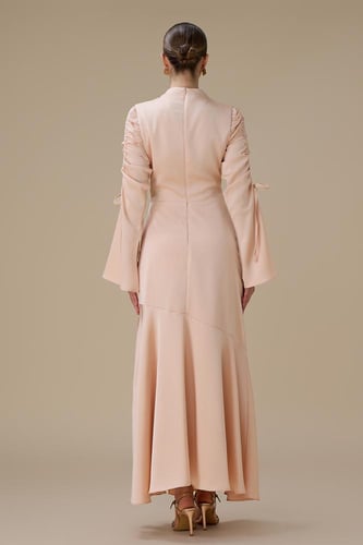 فستان طويل مشمشي ساتان