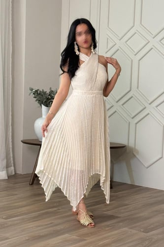 فستان بكسرات غير متساوي الطول