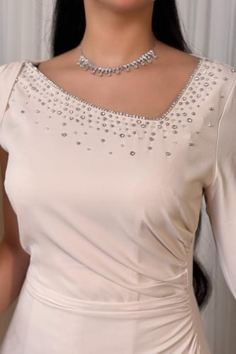 فستان ماكسي بوشاح كيب لون بيج