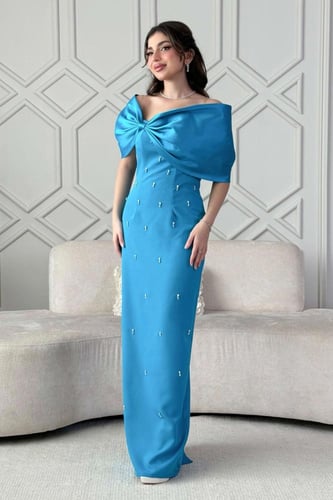 فستان طويل اوف شولدر مزين بكريستال لون سماوي