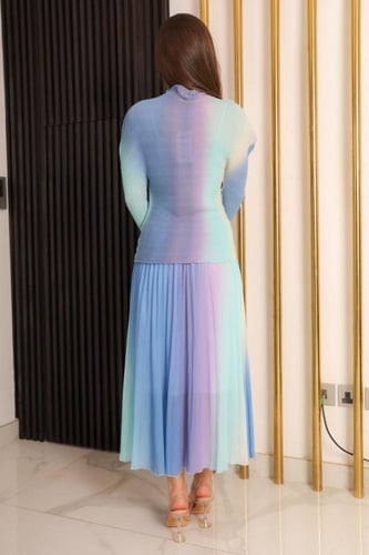 طقم ربيعي قطعتين تنورة وبلوزة بألوان مختلفة