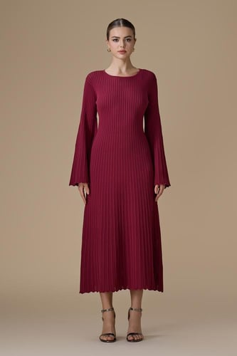 فستان برغندي ميدي بأكمام واسعة