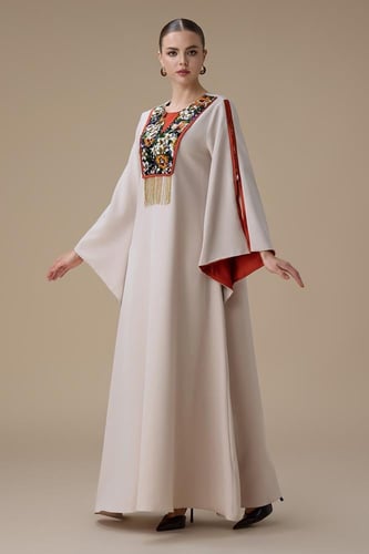 جلابية طويلة بيج بتطريز انيق ملون