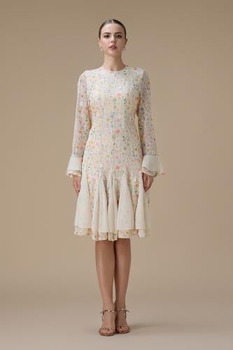 فستان بيج قصير مزهر بأكمام طويلة وكشكش