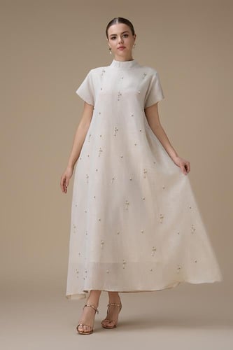 جلابية طويلة بيج أنيقة بتطريز لؤلؤ ناعم