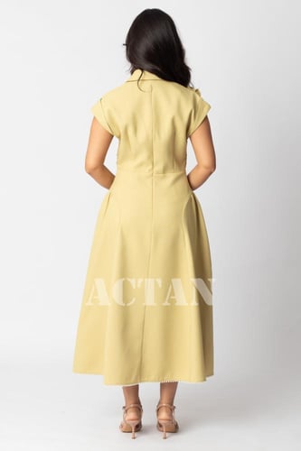 فستان كتان ميدي بياقة مطوية لون اخضر