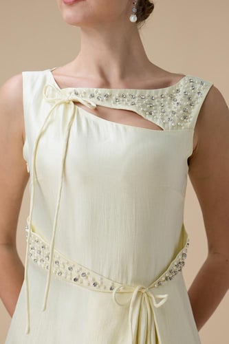 فستان طويل أصفر بتصميم متدرج