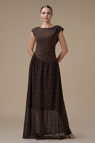 فستان طويل بني بدانتيل مطرز