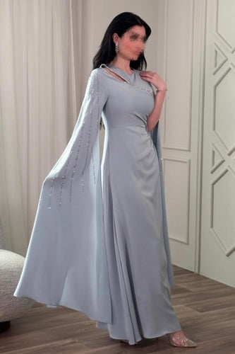 فستان ماكسي كيب بفتحة على الصدر لون أزرق فاتح