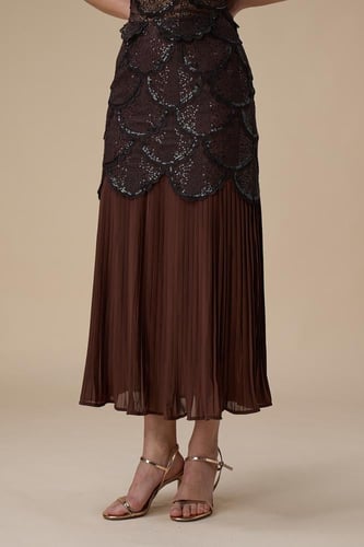 طقم بني دانتيل مع تنورة بليسيه أنيقة