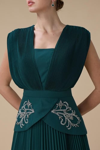 فستان طويل أخضر بليسيه