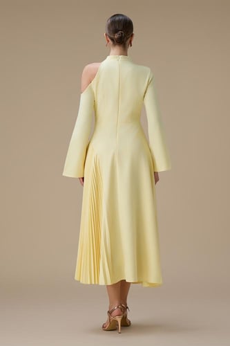 فستان ماكسي اصفر بكتف واحد