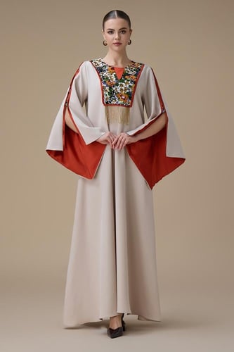 جلابية طويلة بيج بتطريز انيق ملون