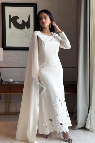 فستان ماكسي كيب بتطريز انجليزي لون بيج فاتح