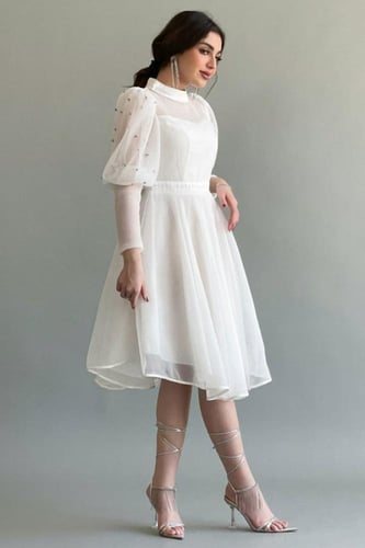 فستان قصير من التول الشبكي مزين بكريستالات لون ابي...