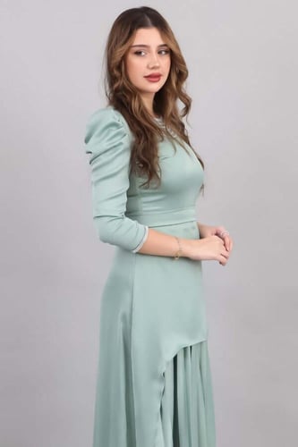 فستان بتصميم مقسم بلاسيه بكريستال عالياقه لون تيفا...