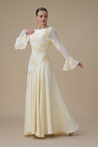 فستان اصفر فاتح طويل مطرز بأكمام شفافة