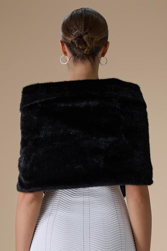 شال فرو لون اسود