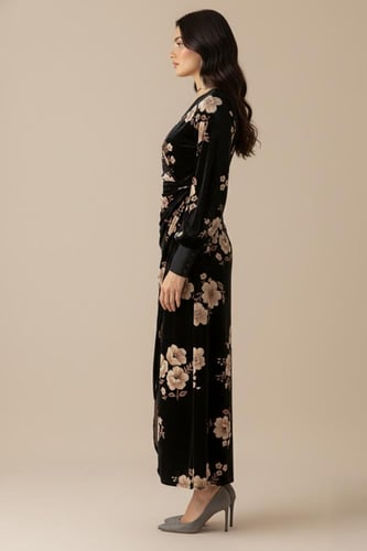 فستان مخملي درابية بطبعة زهور