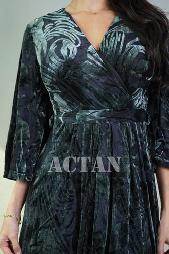 فستان ماكسي مخملي بكسرات