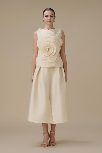 طقم بيج بتصميم وردي ثلاثي الأبعاد وتنورة واسعة