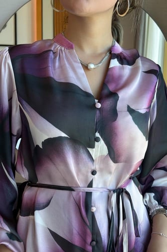 بلوزة ساتان برباط لون موف