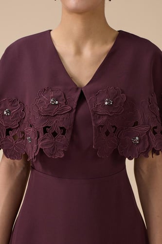 فستان ميدي عنابي بتطريز زهور