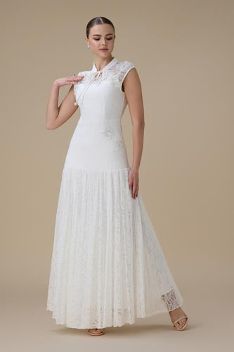 فستان طويل ابيض دانتيل