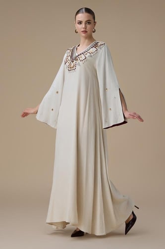 جلابية طويلة بيج طرزة بياقة فاخرة