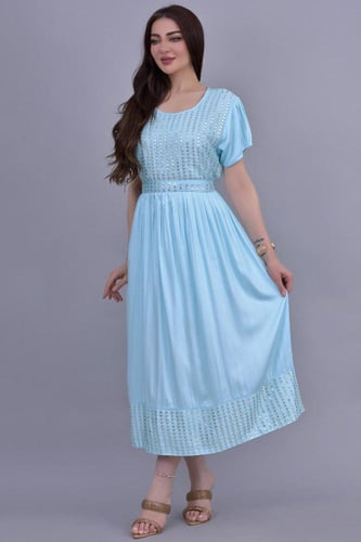 جلابية بتصميم كسرات مطرزه بحزام لون سماوي