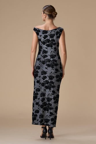 فستان فضي طويل بلمعة