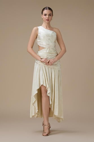 فستان ميدي سكري بتصميم كتف واحد وقصّة غير متماثلة