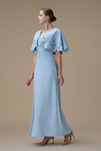 فستان طويل ازرق بتطريزات زهرية