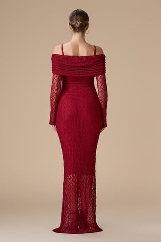 فستان أحمر طويل دانتيل