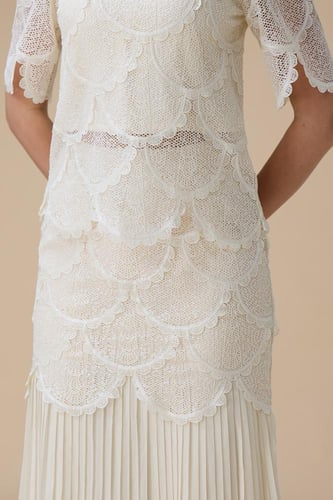 طقم سكري دانتيل مع تنورة بليسيه أنيقة